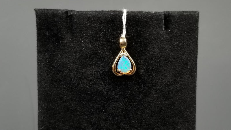 OPAL ( AUSTRALIAN ) PEAR SHAPE 14 KT YELOW GOLD PENDANT