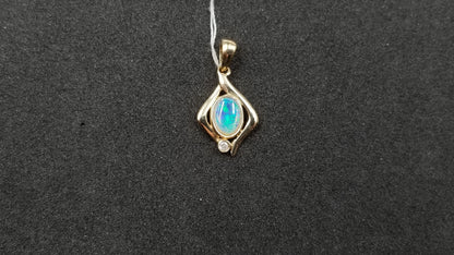 OPAL ( AUSTRALIAN ) OVAL BEZEL SET WITH DIAMOND 14 KT YELLOW GOLD PENDANT