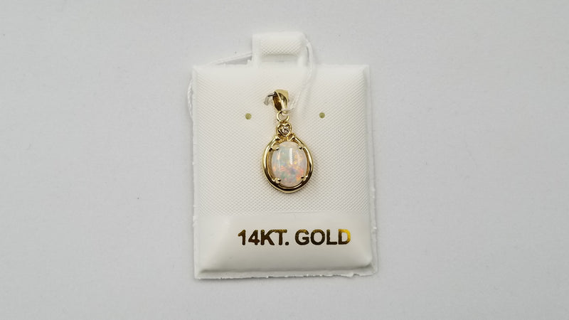 OPAL ( AUSTRALIAN ) OVAL WITH DIAMOND 14 KT YELLOW GOLD PENDANT