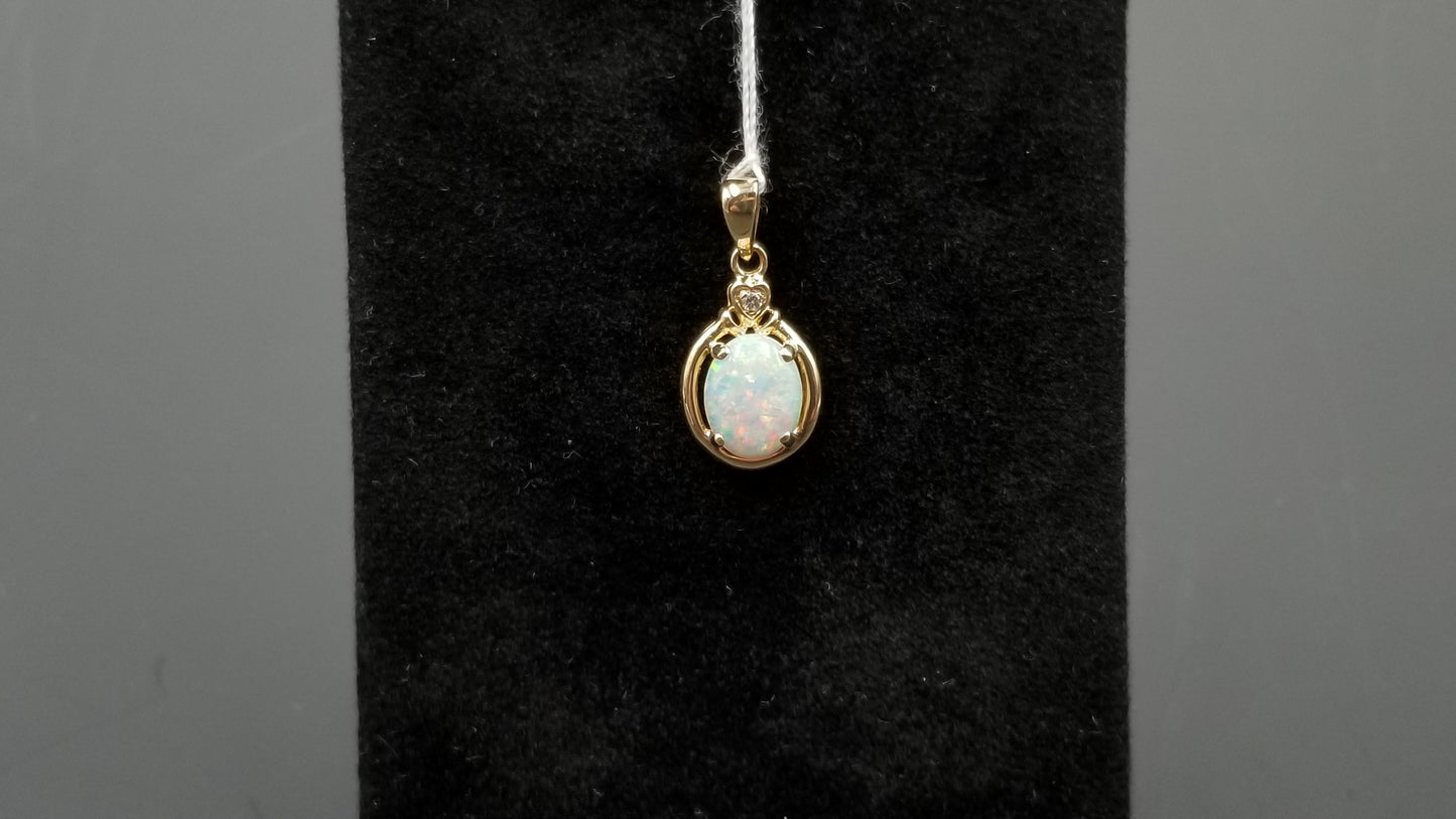 OPAL ( AUSTRALIAN ) OVAL WITH DIAMOND 14 KT YELLOW GOLD PENDANT