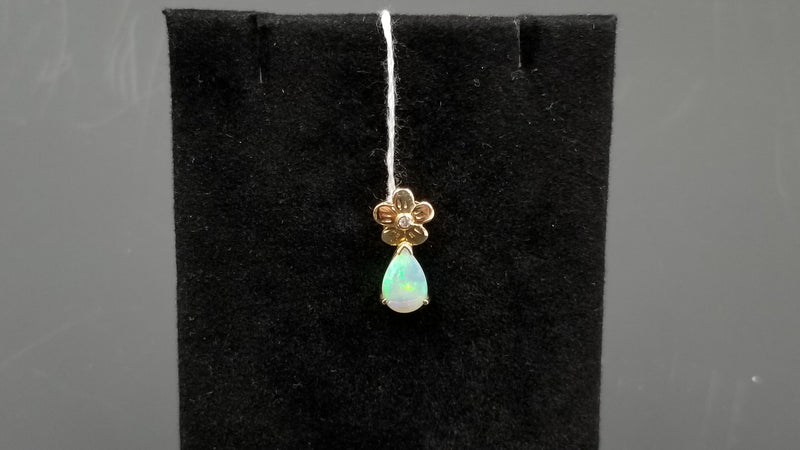 OPAL ( AUSTRALIAN ) PEAR SHAPE WITH DIAMOND 14 KT YELLOW GOLD PENDANT