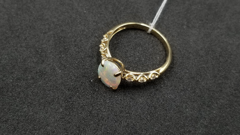 OPAL ( AUSTRALIAN ) OVAL WITH DIAMONDS 14 KT YELLOW GOLD RING