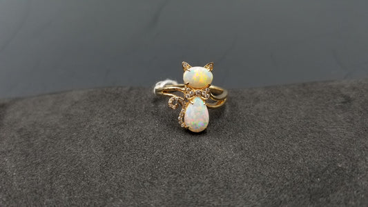 OPAL ( AUSTRALIAN ) WITH DIAMONDS 14 KT YELLOW GOLD FANCY CAT RING