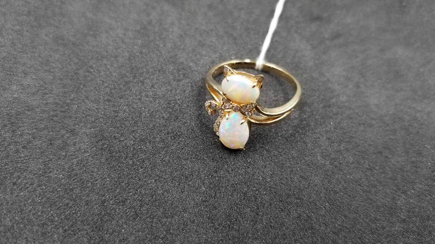 OPAL ( AUSTRALIAN ) WITH DIAMONDS 14 KT YELLOW GOLD FANCY CAT RING