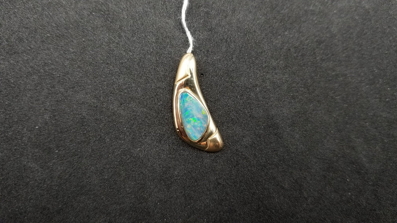 BOULDER OPAL DOUBLET FREEFORM 14 KT YELLOW GOLD PENDANT