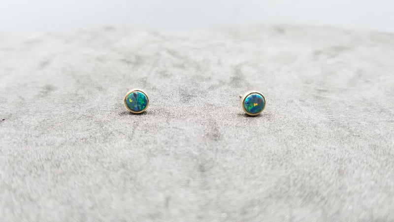 BOULDER OPAL DOUBLET 6 MM ROUND BEZEL SET 14 KT YELLOW GOLD STUDS EARRINGS