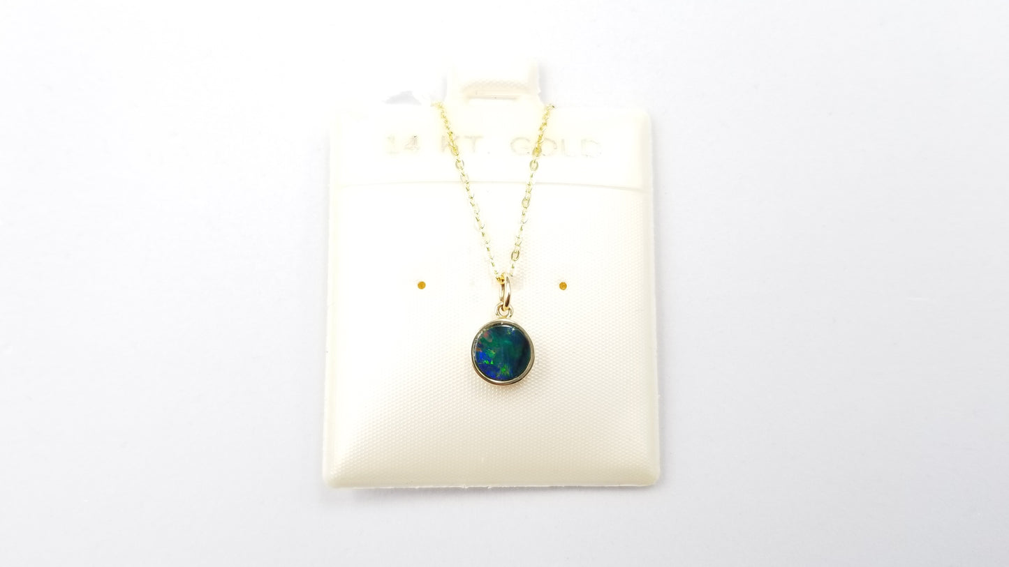 BOULDER OPAL DOUBLET 7 MM ROUND BEZEL SET 14 KT YELLOW GOLD PENDANT W NECKLACE