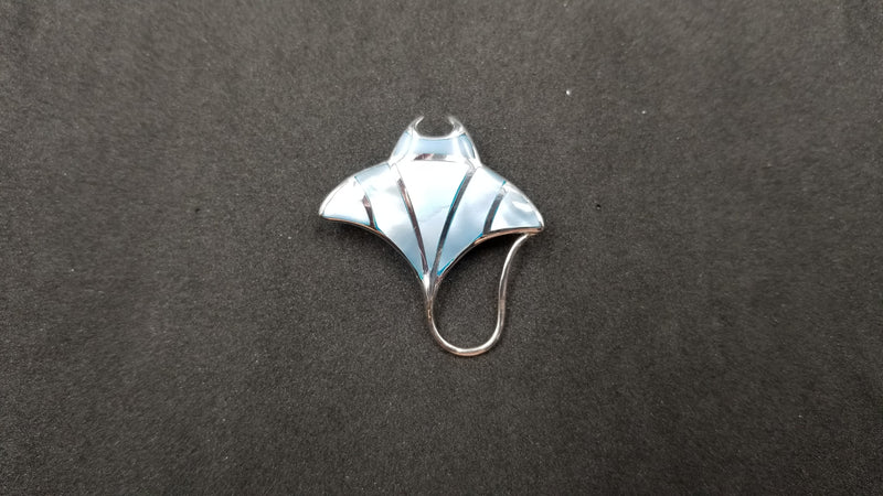 STERLING SILVER W/ BLUE MOTHER OF PEARL STING RAY PENDANT