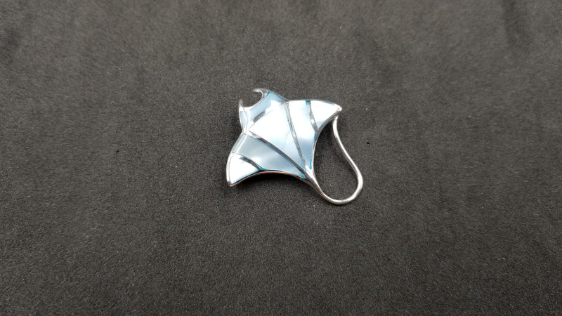 STERLING SILVER W/ BLUE MOTHER OF PEARL STING RAY PENDANT