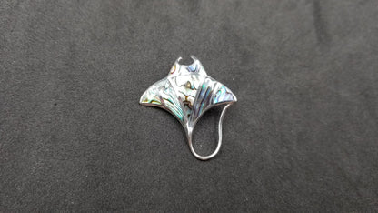STERLING SILVER W/ ABALONE SHELL STING RAY PENDANT