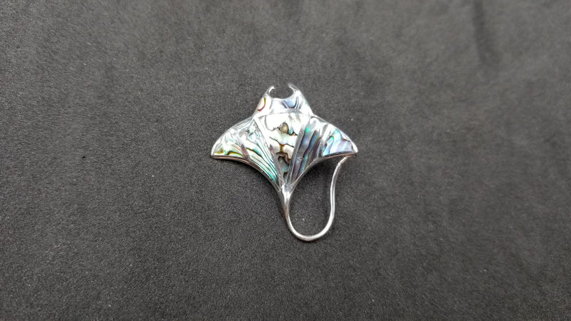 STERLING SILVER W/ ABALONE SHELL STING RAY PENDANT