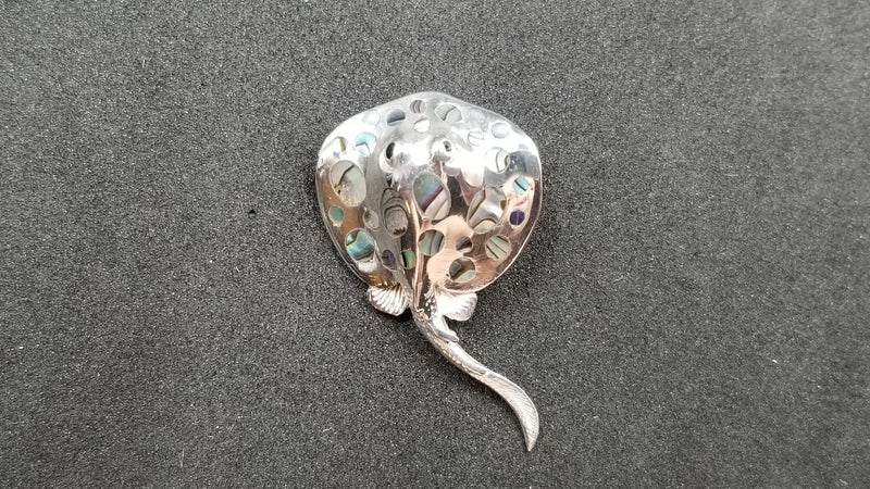 STERLING SILVER W/ ABALONE SHELL STING RAY PENDANT