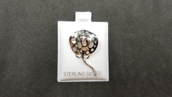 STERLING SILVER W/ MOTHER OF PEARL STING RAY PENDANT