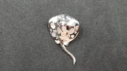 STERLING SILVER W/ MOTHER OF PEARL STING RAY PENDANT