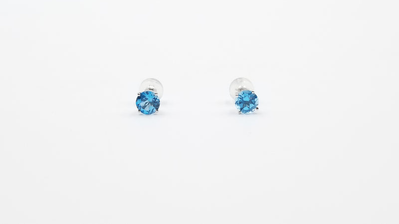 BLUE TOPAZ 5MM ROUND 14 KT WHITE GOLD PRONG SET STUDS EARRINGS