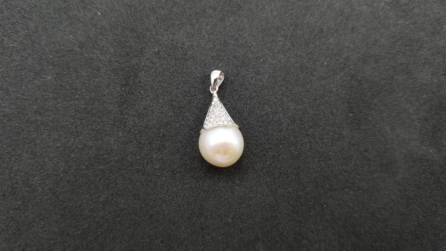 FRESHWATER CULTURE PEARLS CLASSIC WITH CZ IN STERLING SILVER PENDANT