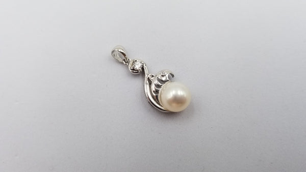 FRESHWATER CULTURE PEARL W/CUBIC ZIRCONIA STERLING SILVER PENDANT