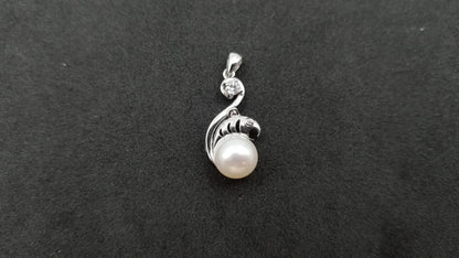 FRESHWATER CULTURE PEARL W/CUBIC ZIRCONIA STERLING SILVER PENDANT