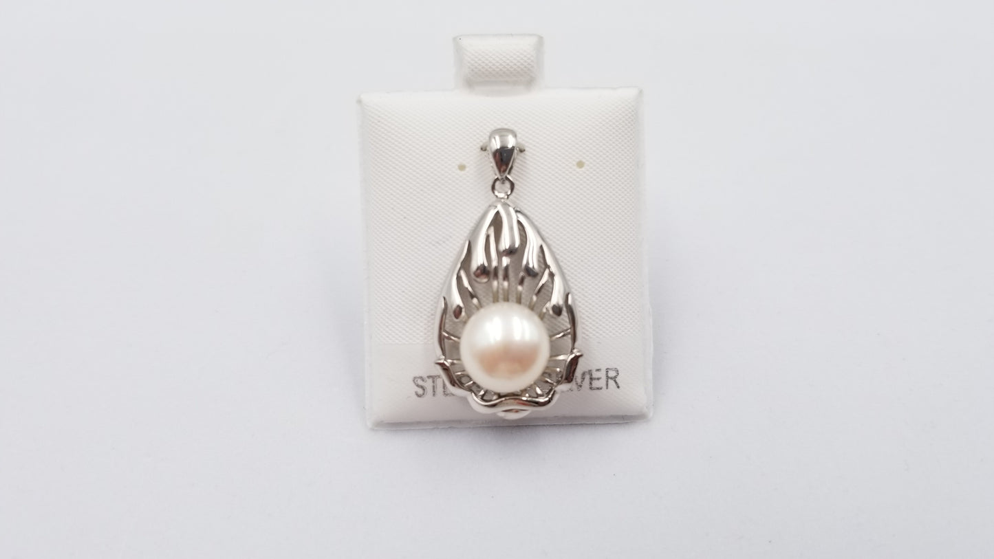 FRESHWATER CULTURE POTATO PEARL STERLING SILVER PENDANT