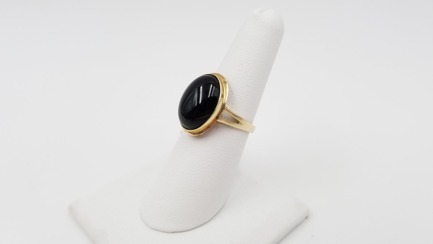 BLACK ONYX 12X16 OVAL 14 KT YELLOW GOLD RING