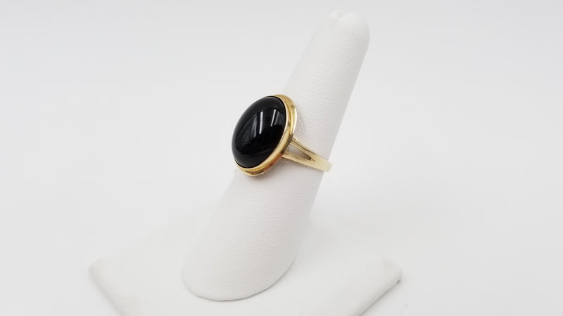 BLACK ONYX 12X16 OVAL 14 KT YELLOW GOLD RING