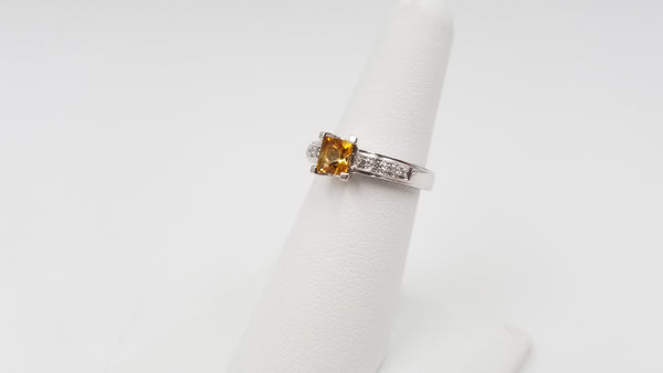 CITRINE ( SQUARE ) WITH DIAMONDS 14 KT WHITE GOLD RING