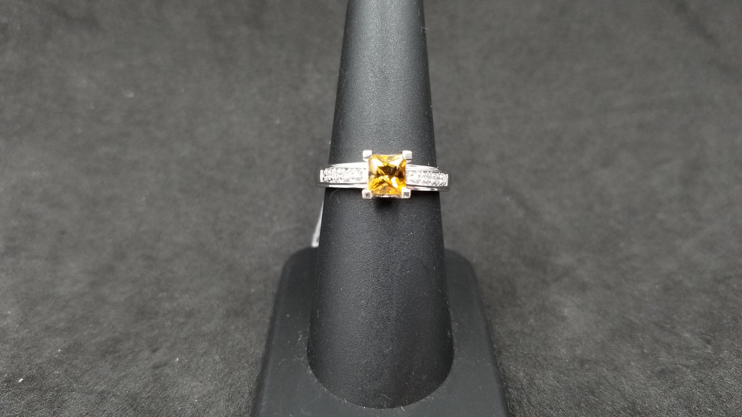 CITRINE ( SQUARE ) WITH DIAMONDS 14 KT WHITE GOLD RING