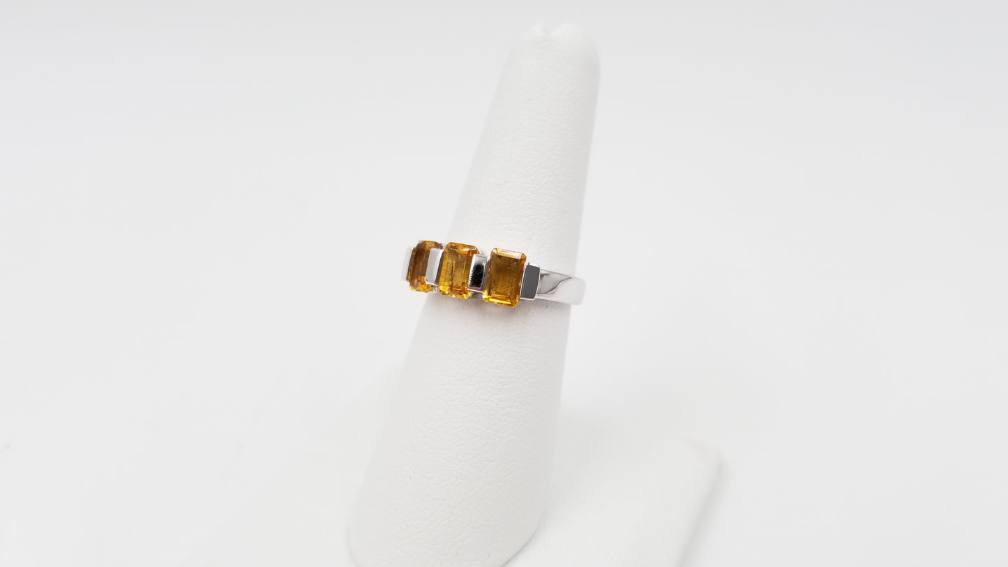 CITRINES ( EMERALD CUT ) 3 STONES 14 KT WHITE GOLD BAND