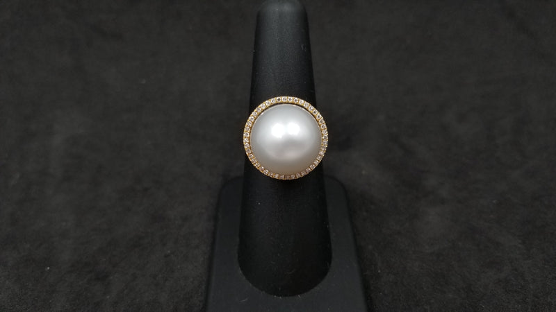 SOUTHSEA PEARL ( 13.5 MM ) WITH DIAMONDS 18 KT WHITE GOLD HALO RING