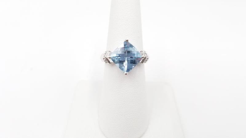 BLUE TOPAZ ( SQUARE CHECKER BOARD CUT ) WITH DIAMONDS 14 KT WHITE GOLD RING