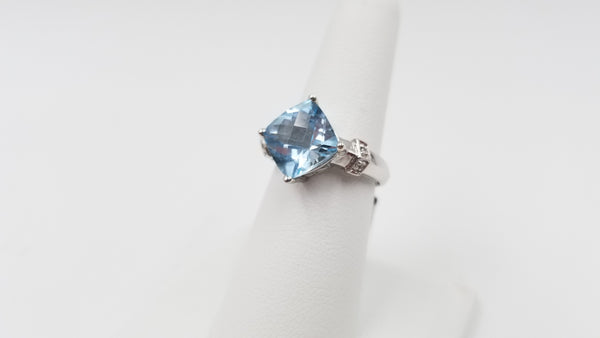 BLUE TOPAZ ( SQUARE CHECKER BOARD CUT ) WITH DIAMONDS 14 KT WHITE GOLD RING