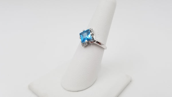 BLUE TOPAZ ( SQUARE ) WITH DIAMONDS 14 KT WHITE GOLD RING