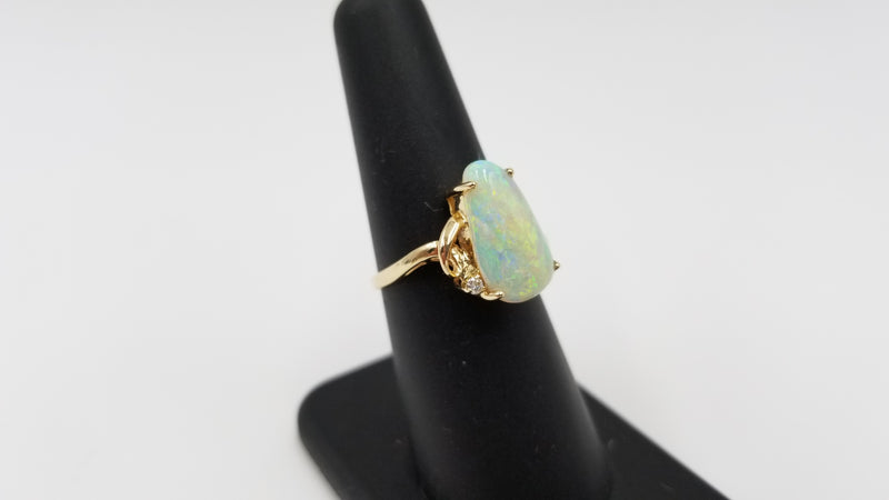 OPAL ( AUSTRALIA ) FREEFORM STYLE WITH DIAMONDS 14 KT YELLOW GOLD RING