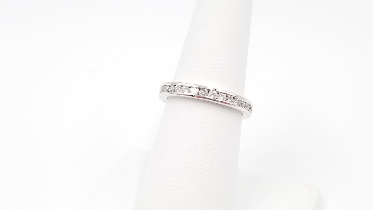 DIAMONDS 18 KT WHITE GOLD CHANNEL SET ETERNITY BAND