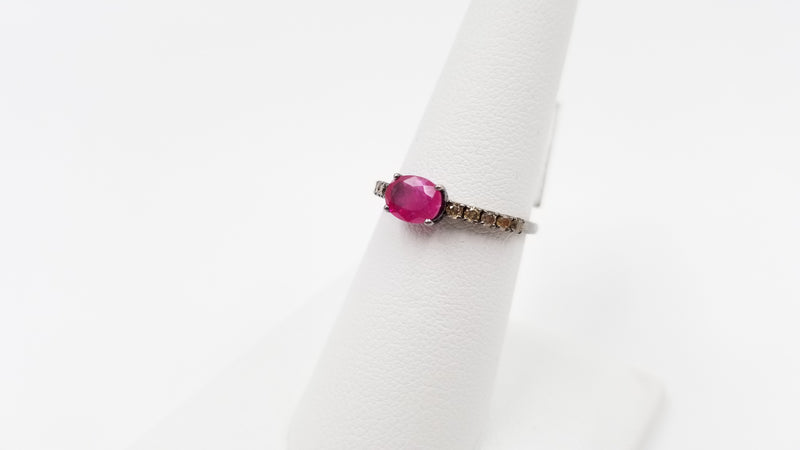 RUBY WITH BROWN DIAMONDS 18 KT WHITE GOLD IN BLACK RHODIUM FINISHED RING