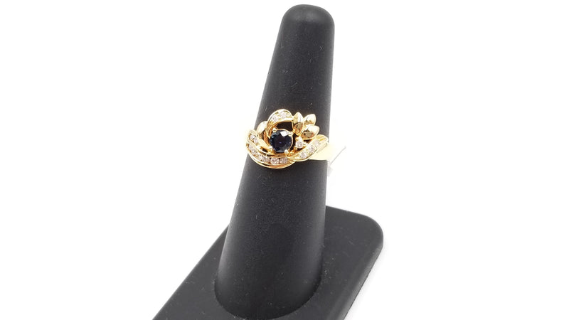 SAPPHIRE WITH DIAMONDS 18 KT YELLOW GOLD RING