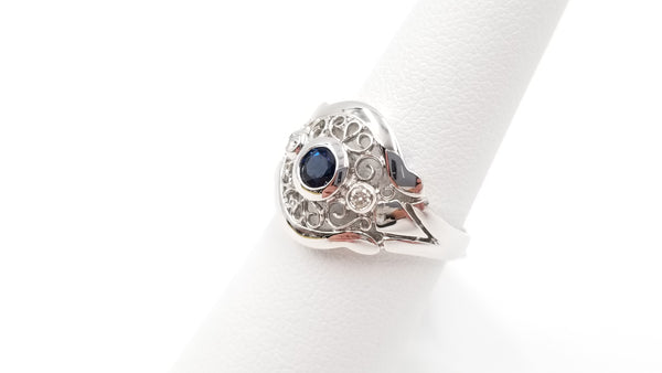 SAPPHIRE WITH DIAMONDS 18 KT WHITE GOLD RING