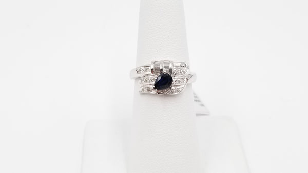 SAPPHIRE ( PEAR SHAPE ) WITH  BAGUETTE DIAMONDS 18 KT WHITE GOLD RING