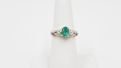 EMERALD WITH DIAMONDS 14 KT YELLOW GOLD RING