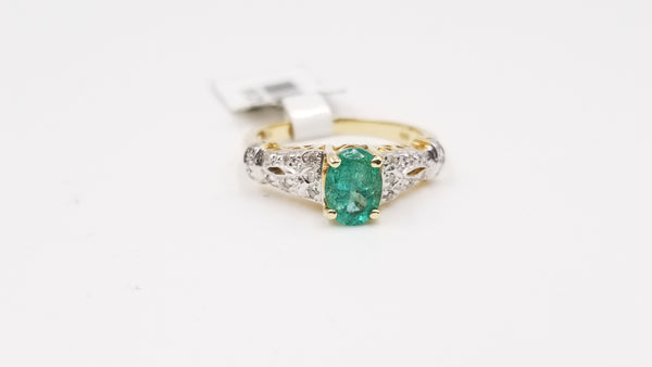 EMERALD WITH DIAMONDS 14 KT YELLOW GOLD RING