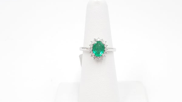 EMERALD ( OVAL ) WITH DIAMONDS 18 KT WHITE GOLD CLASSIC RING