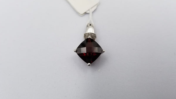 GARNET ( SQUARE CHECKERBOARD CUT 14 KT WHITE GOLD PENDANT