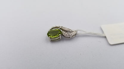 PERIDOT ( OVAL ) WITH DIAMONDS 14 KT WHITE GOLD PENDANT
