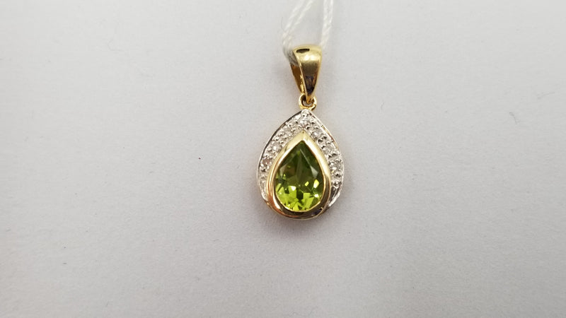 PERIDOT ( PEAR SHAPE ) WITH DIAMONDS 14 KT YELLOW GOLD PENDANT