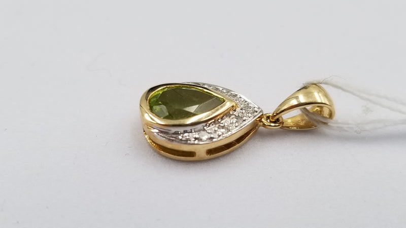 PERIDOT ( PEAR SHAPE ) WITH DIAMONDS 14 KT YELLOW GOLD PENDANT