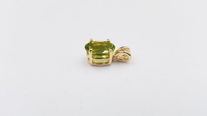PERIDOT ( OVAL ) 6X8 MM 14 KT YELLOW GOLD PENDANT