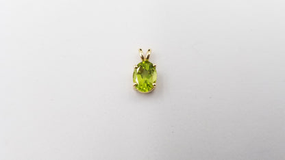 PERIDOT ( OVAL ) 6X8 MM 14 KT YELLOW GOLD PENDANT