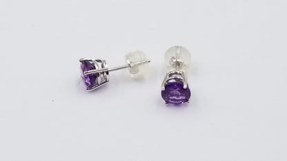 AMETHYST 6 MM ROUND 14 KT WHITE GOLD STUDS EARRINGS