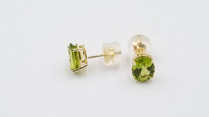 PERIDOT 6X8 MM OVAL 14 KT YELLOW GOLD STUDS EARRINGS