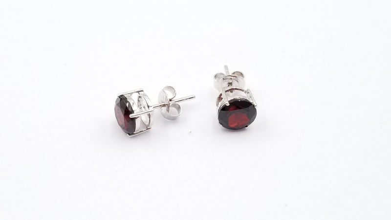 GARNET 7 MM ROUND 14 KT WHITE GOLD STUDS EARRINGS